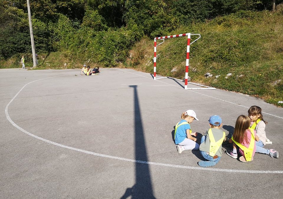 PRVOŠOLČKI PRI LIKOVNI UMETNOSTI