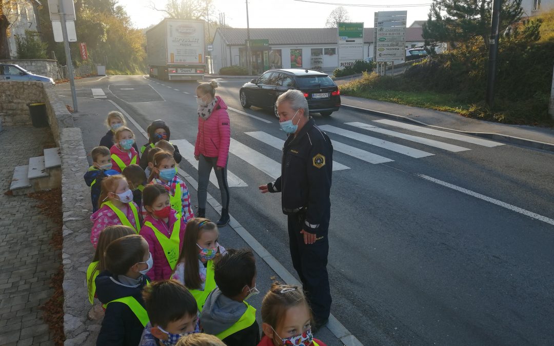 SPREHOD S POLICISTOM