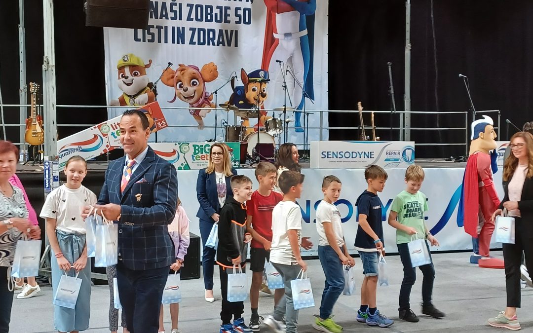 ČETRTOŠOLCI REGIJSKI ZMOGAVALCI TEKMOVANJA ZA ČISTE ZOBE OB ZDRAVI PREHRANI